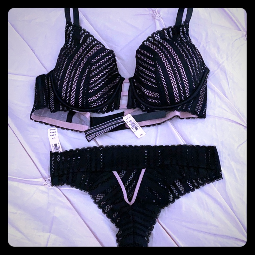 🌸Victoria Secret Plunge push up bra & Cheekies🌸